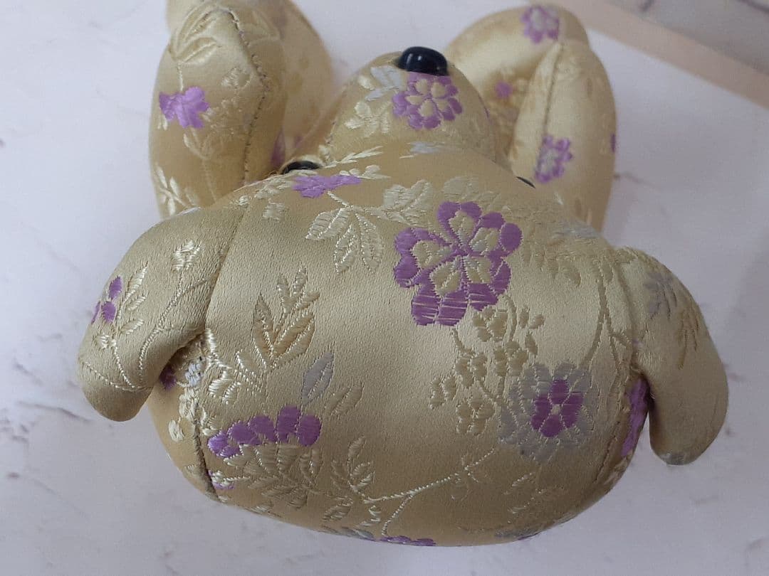 『幸せを呼ぶ高級シルク素材のクマのぬいぐるみ』