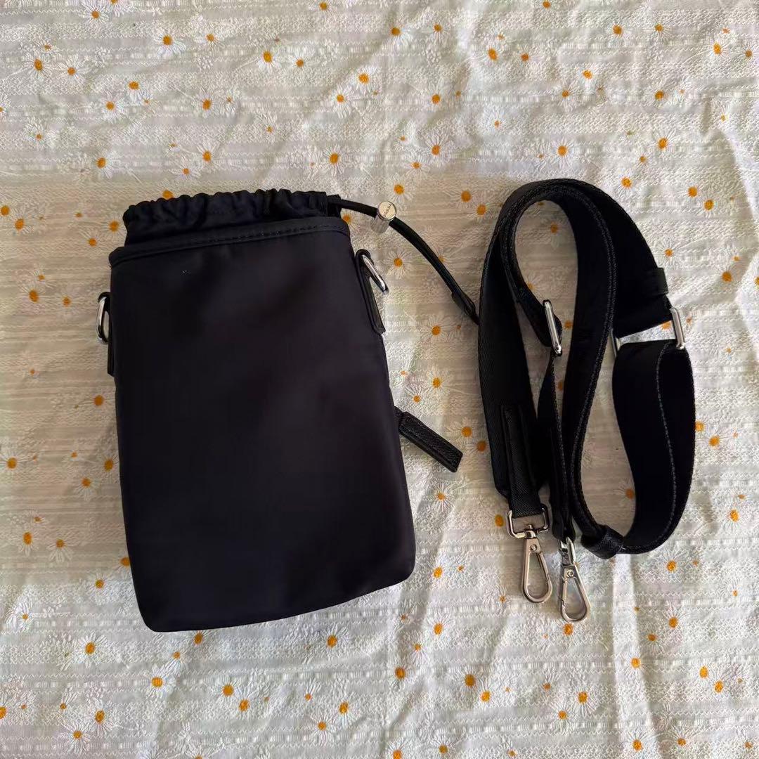 ノベルティ PRADA ナイロン スマホショルダーバッグ