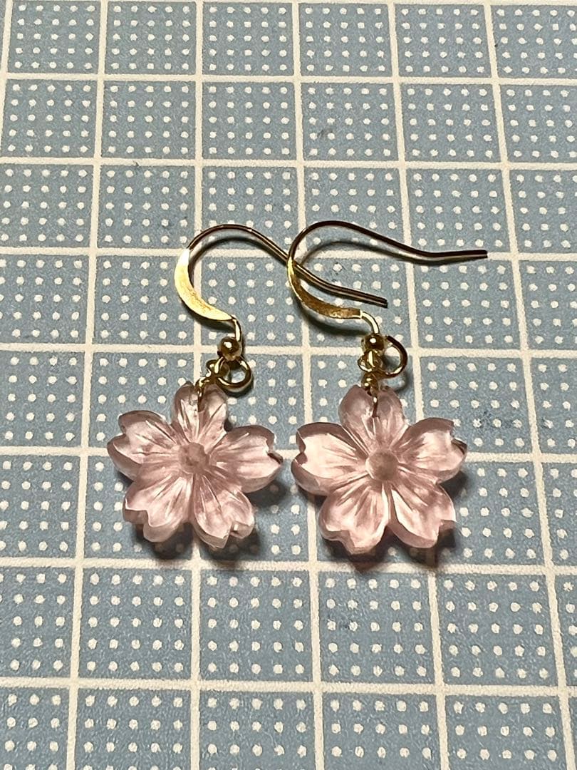 あんみ❤️桜　カービング　マザーオブパール　トリプレット　14kgf ピアス