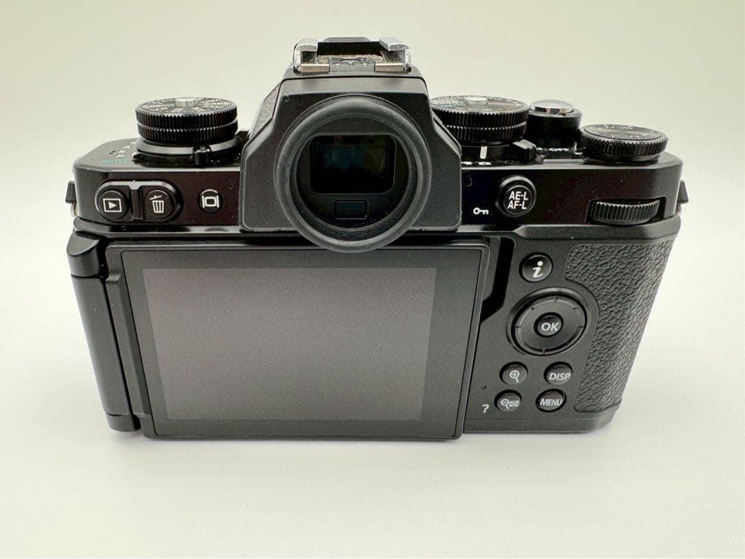 ☆良品【NIKON】Zfc ボディ ショット数3700回未満