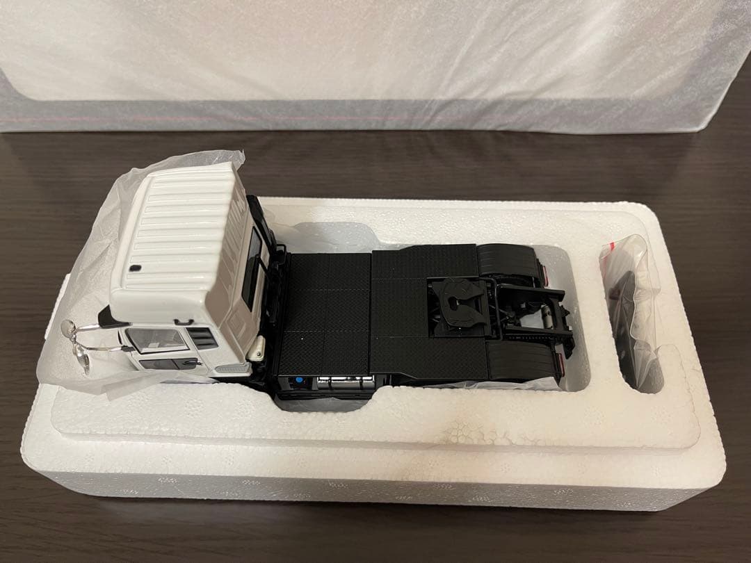 とも様　KYOSHO UD QUON 6x4&LOWBED TRAILER