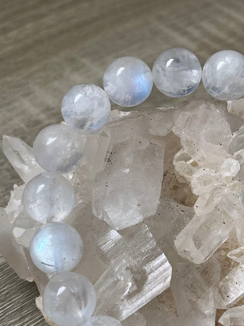 天然石ブレスレット☆高品質！ブルームーンストーン１１ｍｍ☆ブルーシラーが美しい♡