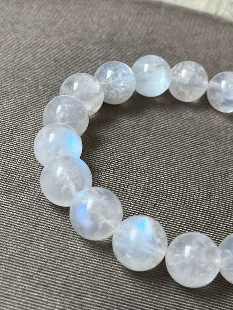 天然石ブレスレット☆高品質！ブルームーンストーン１１ｍｍ☆ブルーシラーが美しい♡