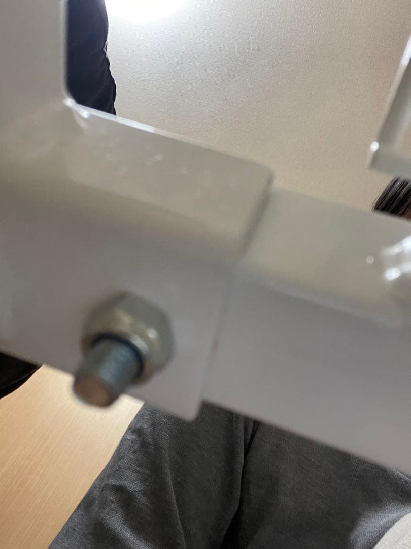 ホワイト シングルベッドフレーム スチール製　1人暮らし　ヨーロッパ調