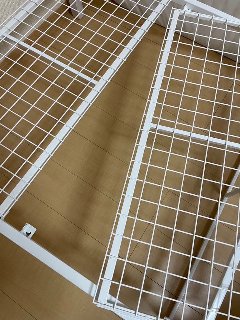 ホワイト シングルベッドフレーム スチール製　1人暮らし　ヨーロッパ調