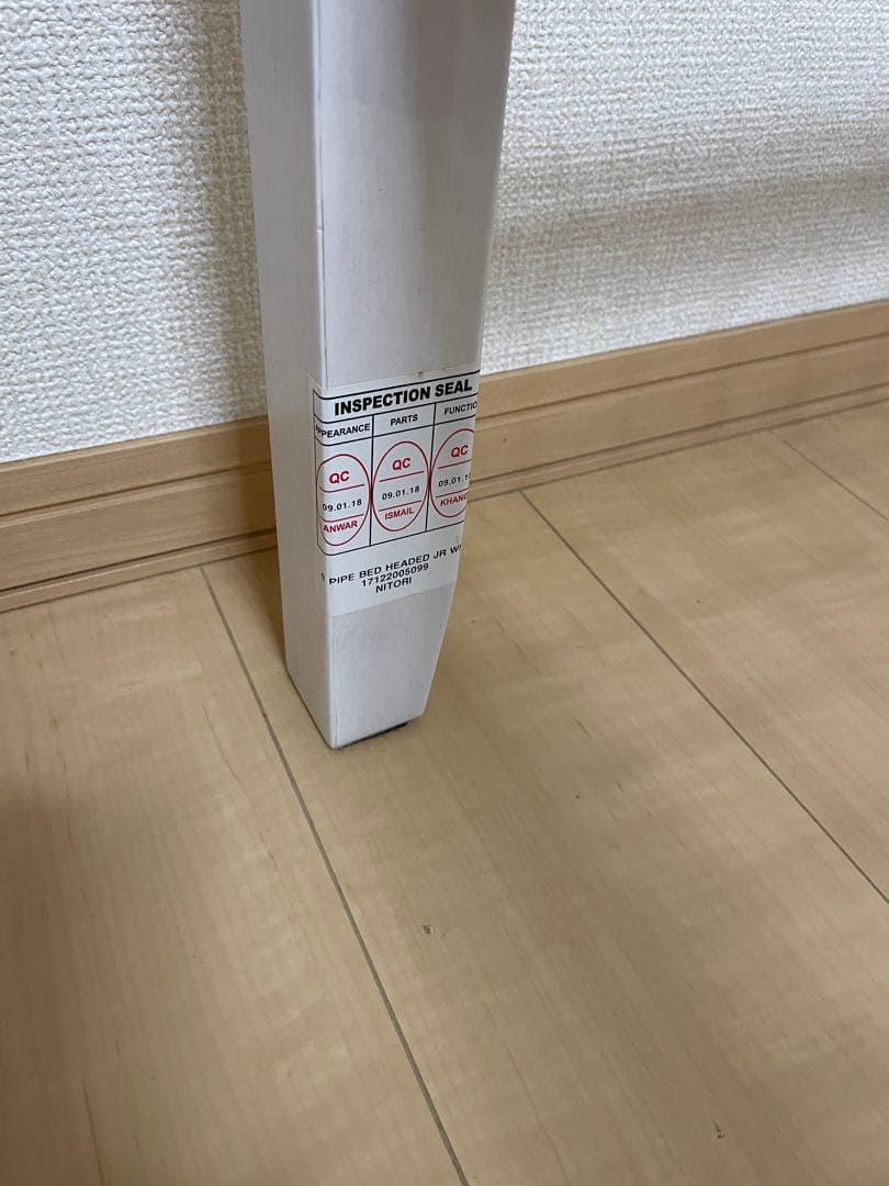 ホワイト シングルベッドフレーム スチール製　1人暮らし　ヨーロッパ調