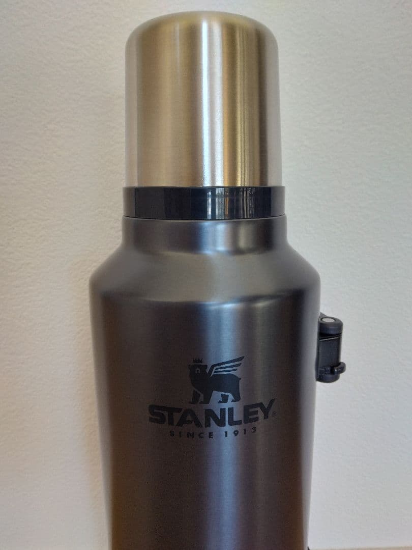 新品　STANLEY Classic Vacuum Bottle 1.9L