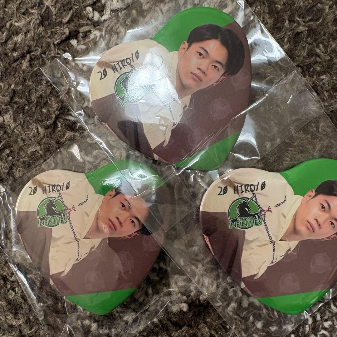 valuence infinites 缶バッチ