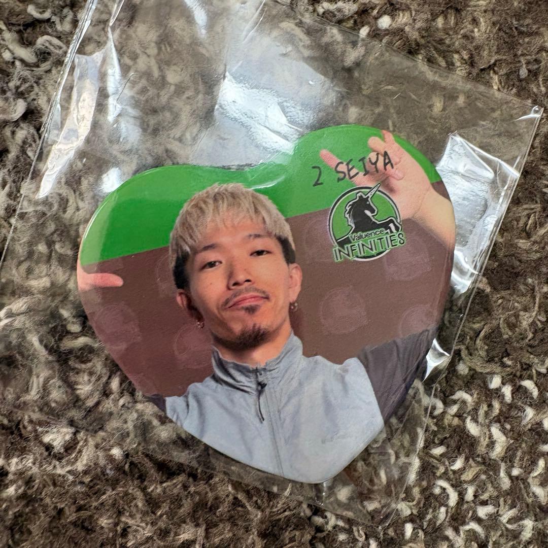 valuence infinites 缶バッチ