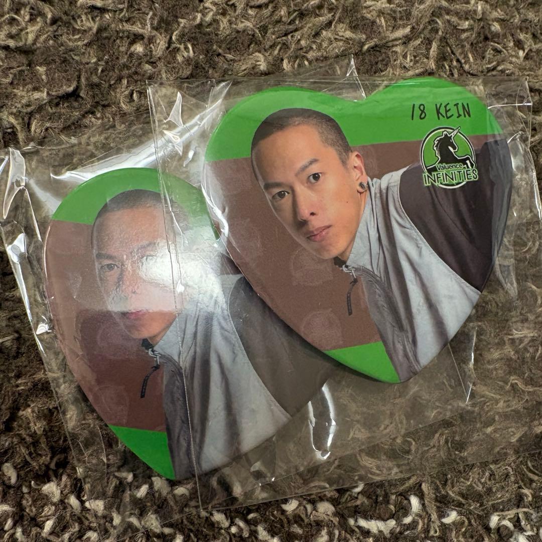 valuence infinites 缶バッチ