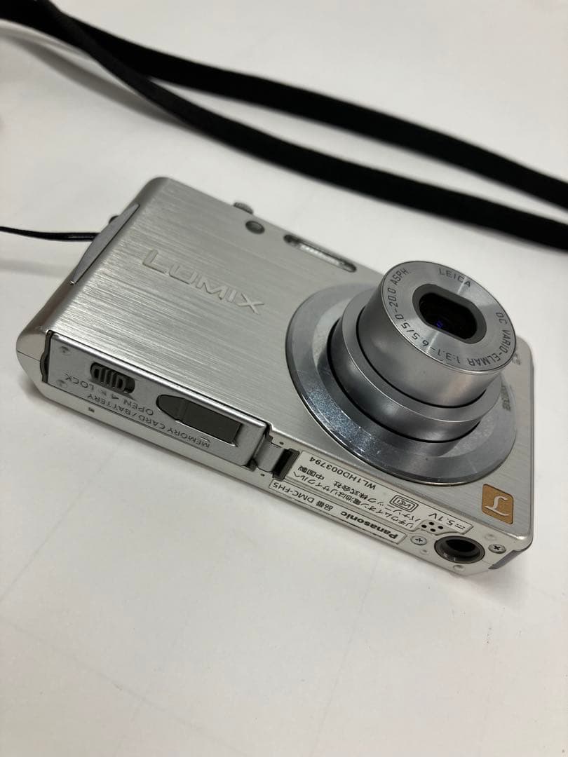 Panasonic LUMIX DMC-FH5 デジタルカメラ シルバー