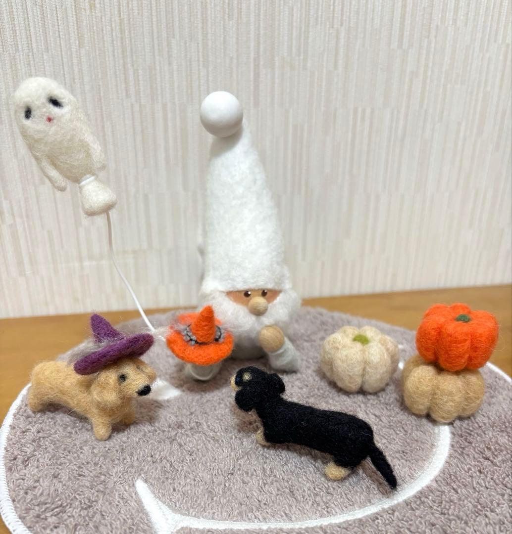 くるみ様　羊毛フェルト　ミニチュアダックス　ブラックタン　ダックスフンド　おばけ