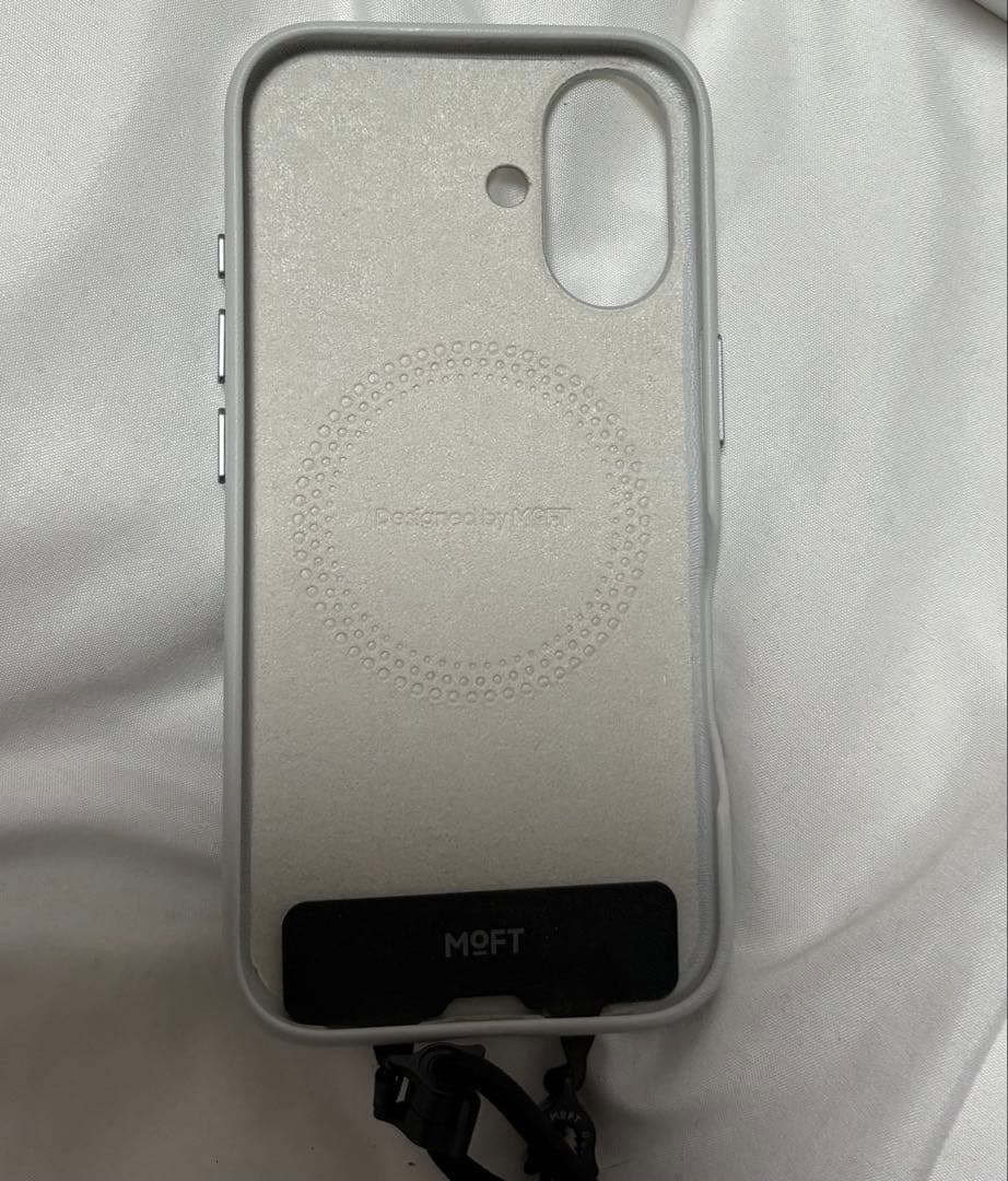 MOFT iPhone16ケース、スタンドカードケース、ストラップ3点