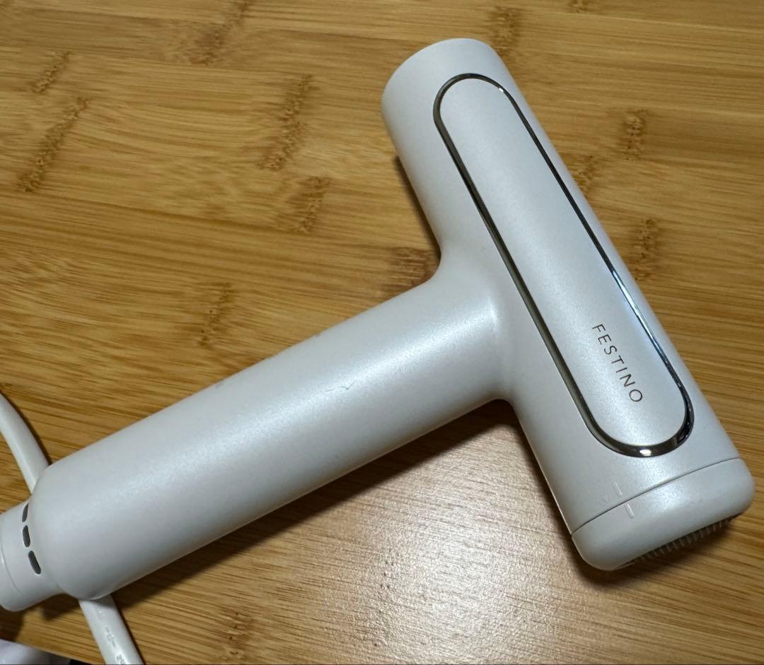 FESTINO ツヤモイストドライヤー ホワイト