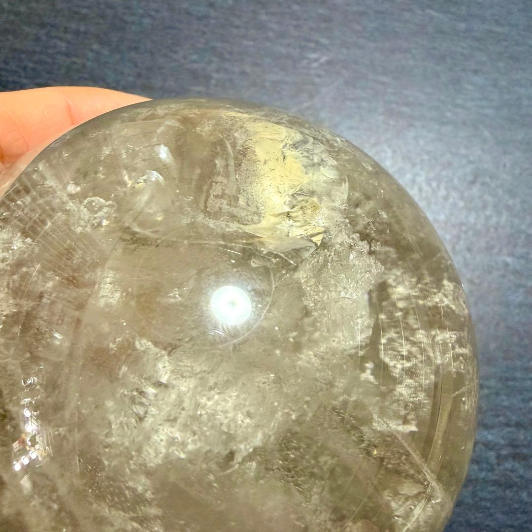 ◆約86mm 大玉！水晶スフィア 天然石鉱物スモーキークォーツ六条模様内包物