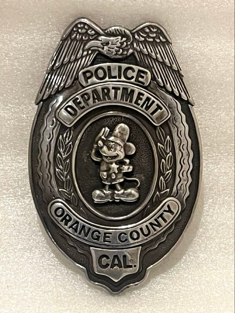 （超希少・人気品）オレンジカウンティ　ポリスバッジ ミッキーマウス