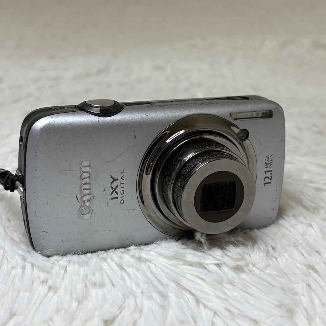 Canon カメラ　IXY 930IS PC1437 充電器　箱　コンデジ　可動