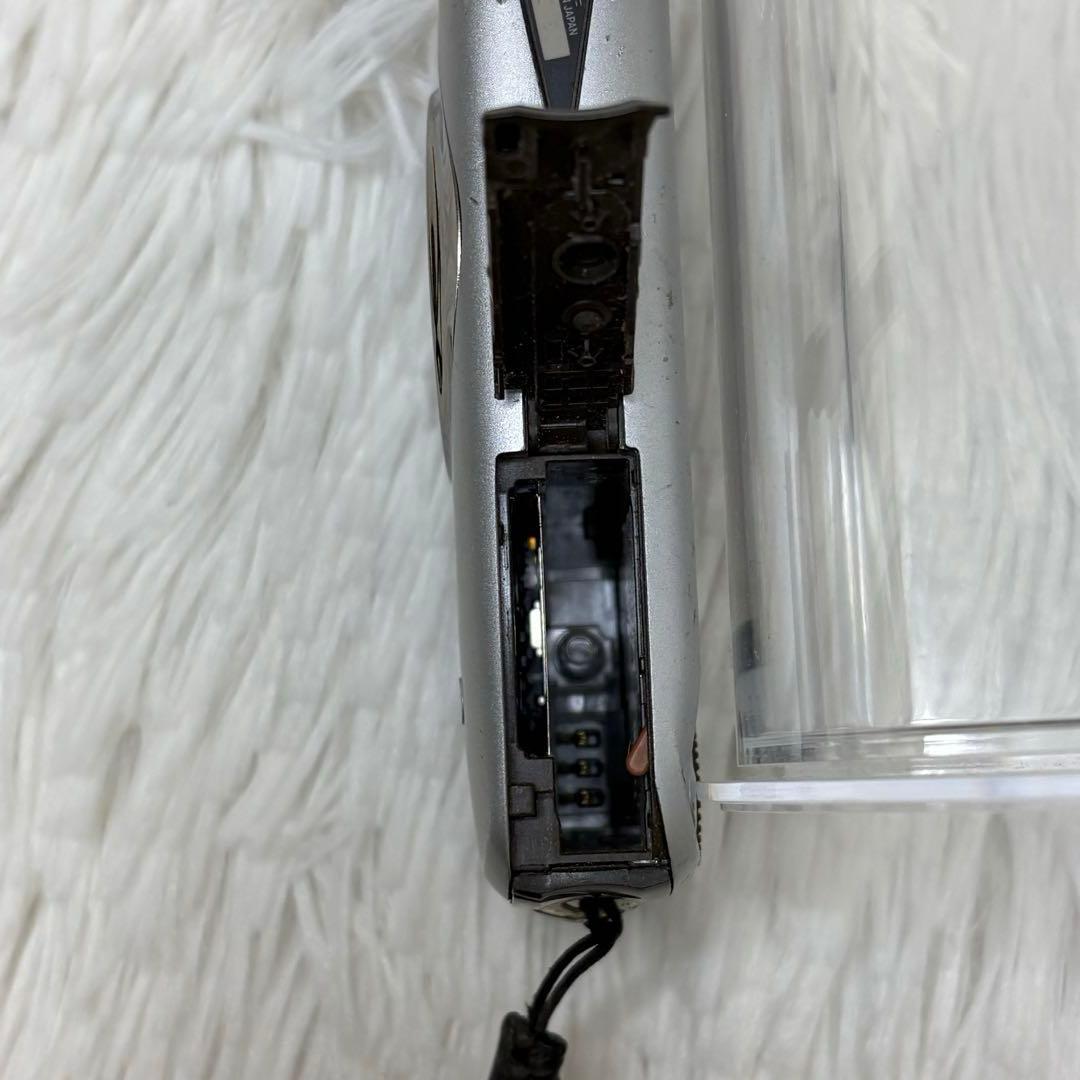Canon カメラ　IXY 930IS PC1437 充電器　箱　コンデジ　可動