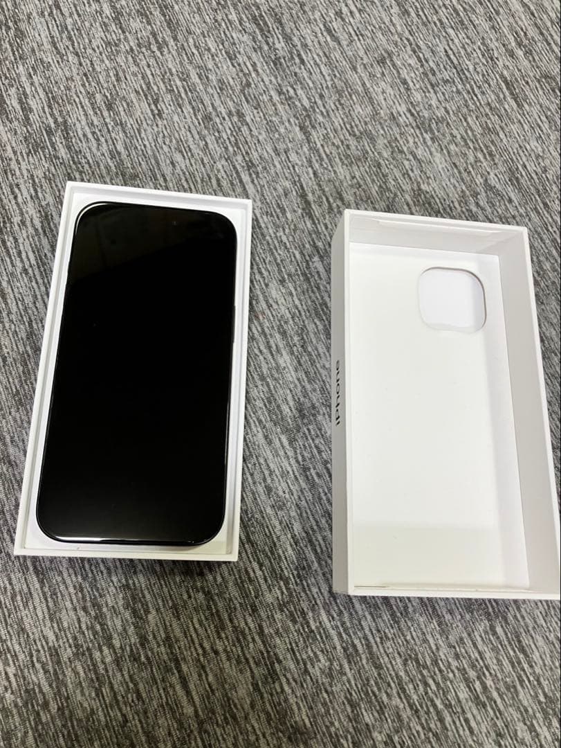 Apple iPhone 15 ブラック 128GB 本体 SiM無し 箱付き