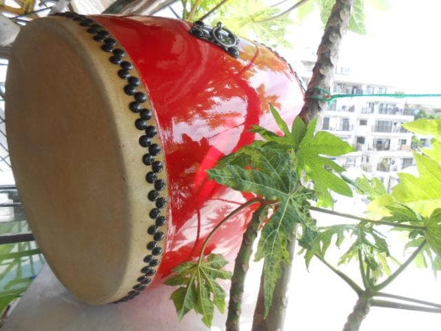 ☆新品未使用(送料無料)39.780円 エイサー大太鼓44cm*48cmバチ付