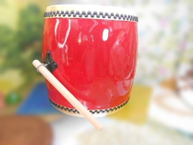 ☆新品未使用(送料無料)39.780円 エイサー大太鼓44cm*48cmバチ付