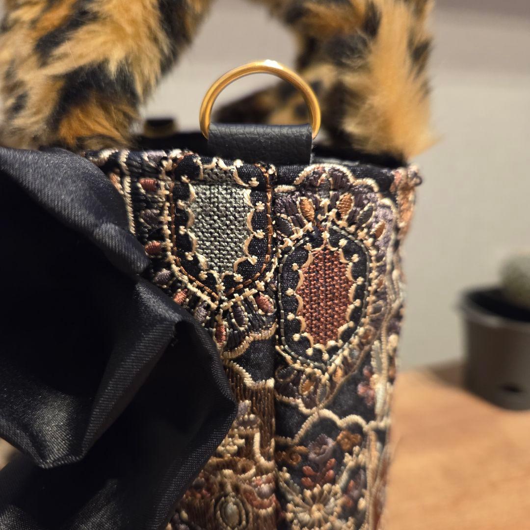 ゆ*ら様 コヤンイサムチョン　フリルトートバッグ　サンダーちゃん