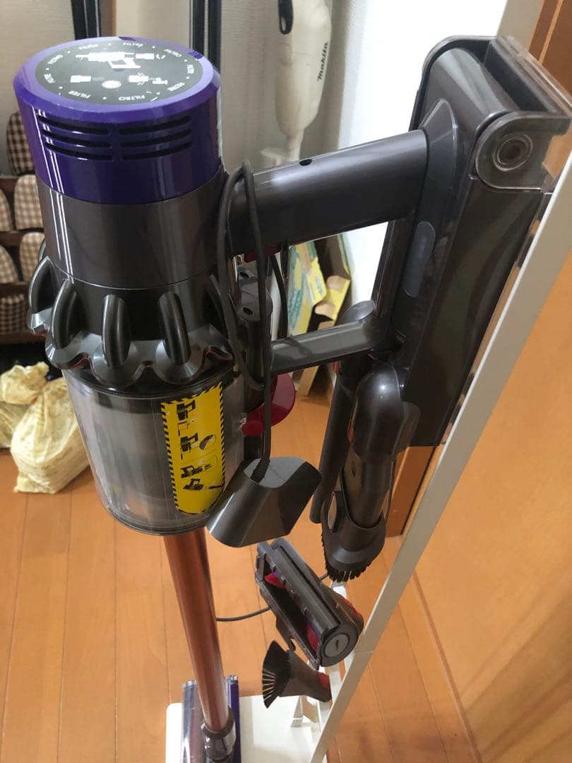 ダイソン　掃除機　ダイソンSV12コードレスクリーナー　コードレス掃除機