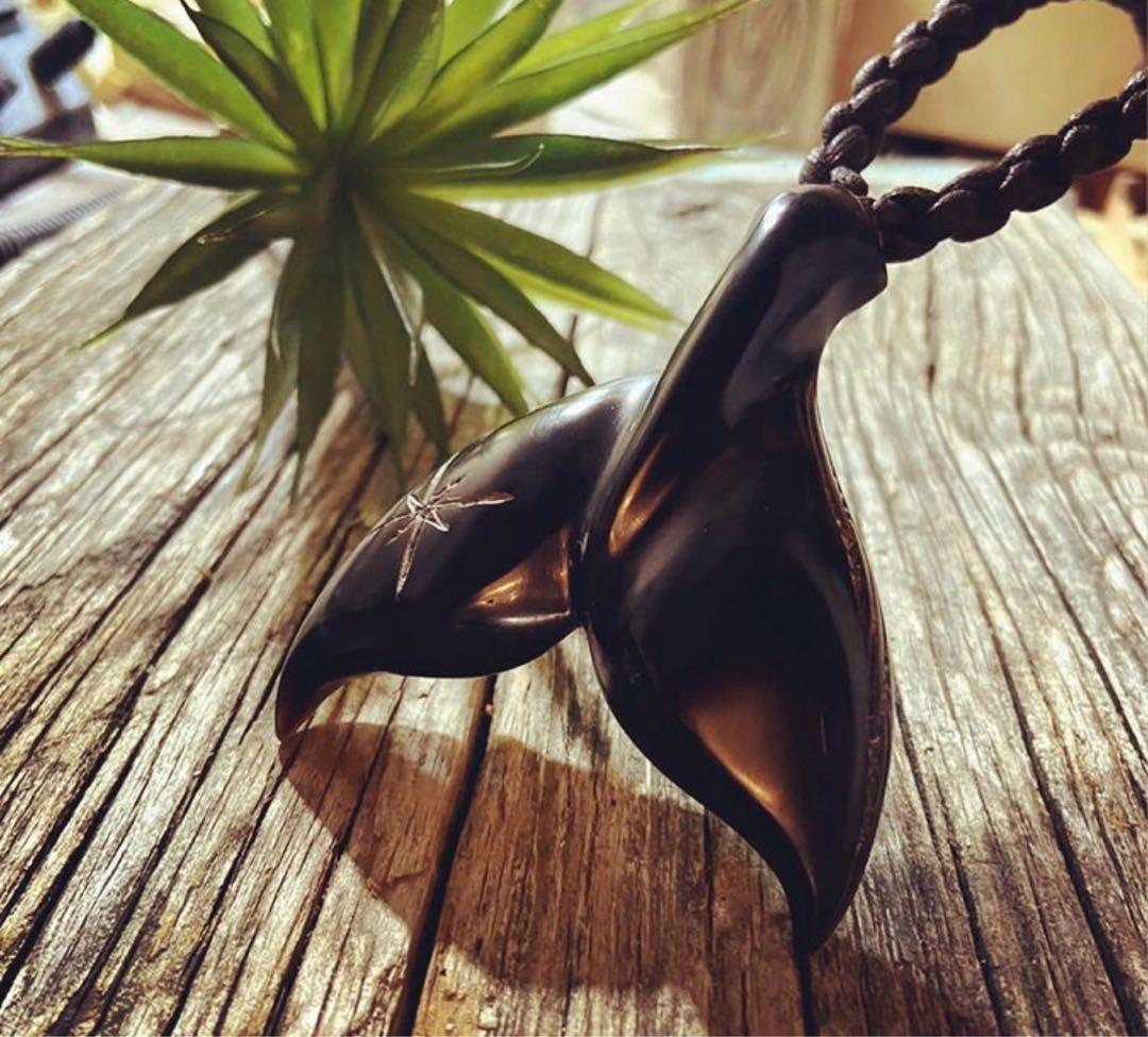 黒水牛 ホエール テール ネックレス 黒色 運気向上