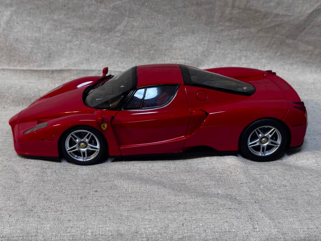 ミニカー Ferrari Enzo 1/18