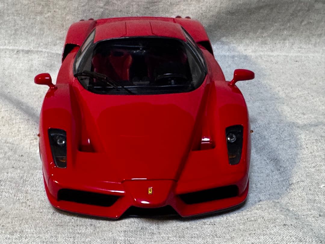 ミニカー Ferrari Enzo 1/18