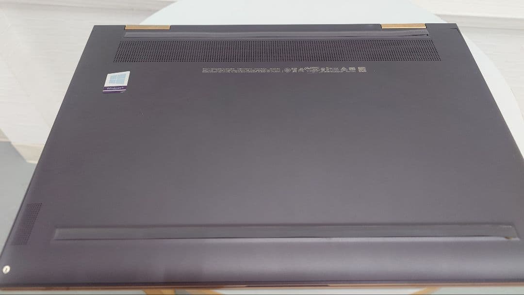 HPノートPC　Spectre x360 Convertible