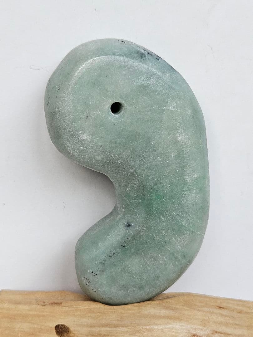 超特大　翡翠勾玉