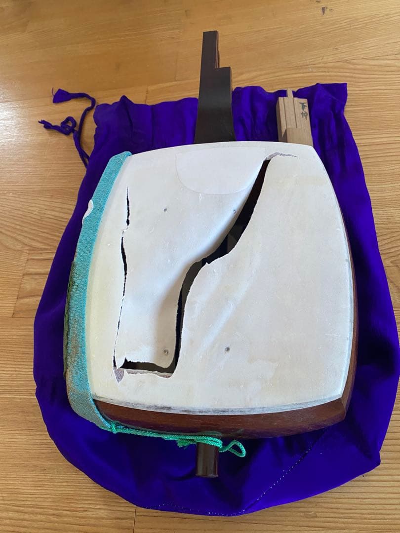 三味線本体とキャリングケース