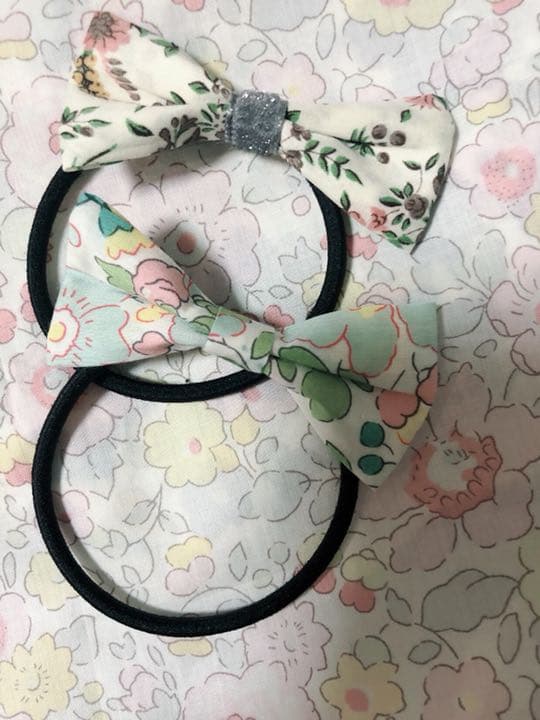 ベッツィリボン リバティヘアゴム ハンドメイドパリのキラキラベルベットリボン