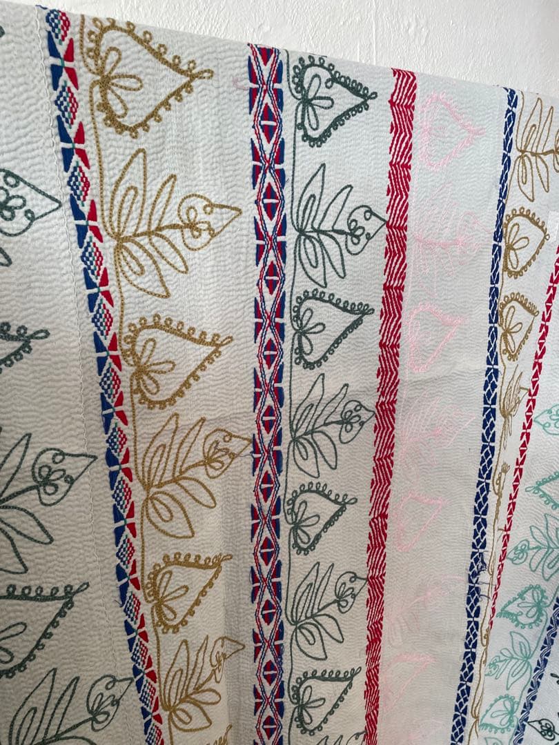 ꕥ未使用ꕥヴィンテージラリーキルト 花刺繍カンタキルトマルチカバー