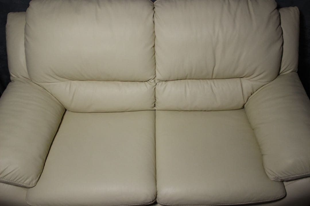 首都圏送無料〜IDC 大塚家具　30万　オースチン　本革ソファ 2人掛け