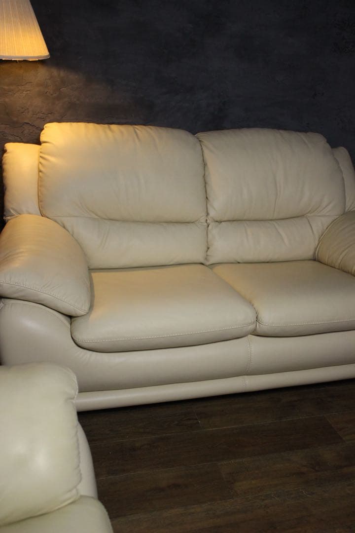 首都圏送無料〜IDC 大塚家具　30万　オースチン　本革ソファ 2人掛け