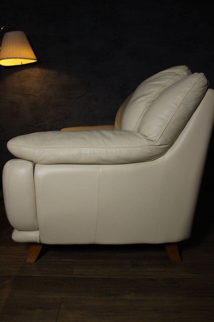 首都圏送無料〜IDC 大塚家具　30万　オースチン　本革ソファ 2人掛け