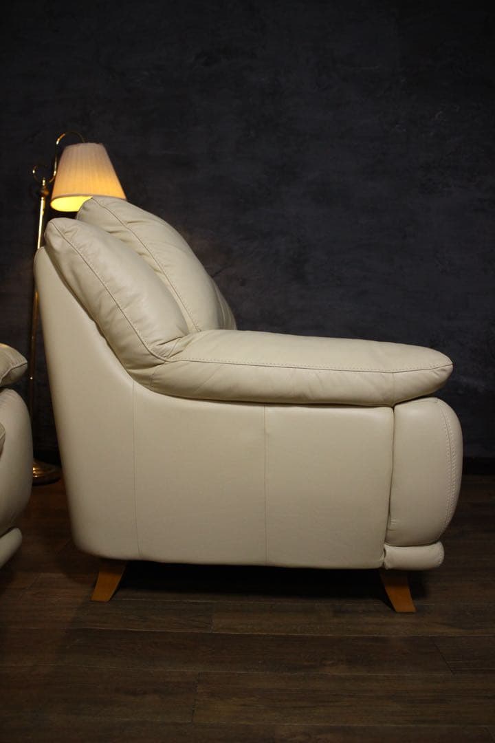 首都圏送無料〜IDC 大塚家具　30万　オースチン　本革ソファ 2人掛け