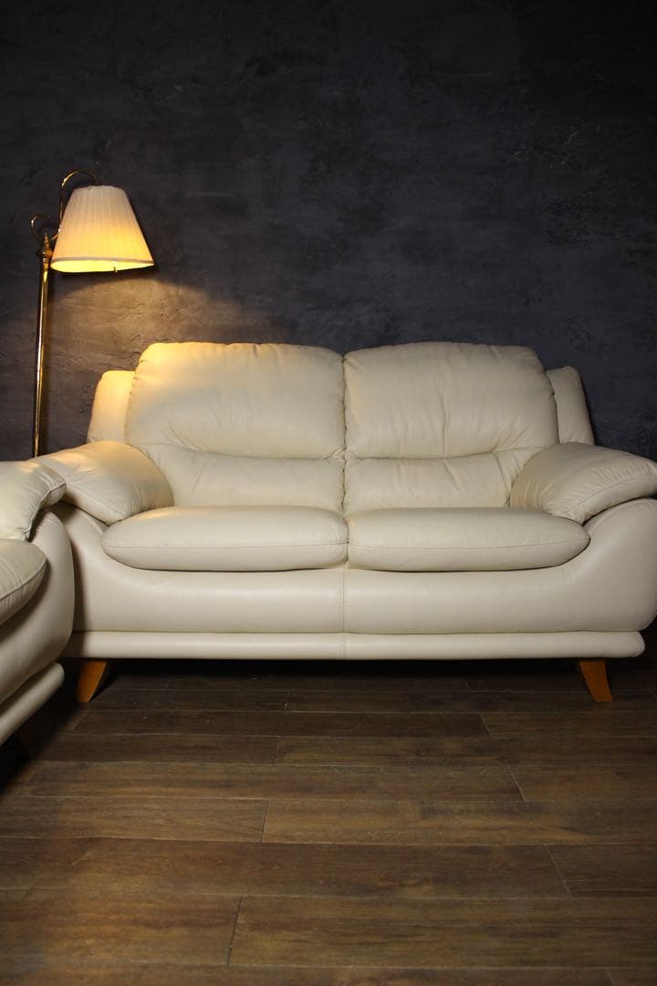 首都圏送無料〜IDC 大塚家具　30万　オースチン　本革ソファ 2人掛け