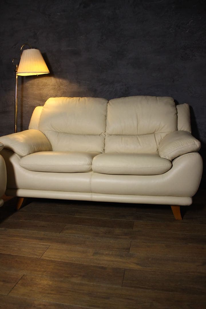 首都圏送無料〜IDC 大塚家具　30万　オースチン　本革ソファ 2人掛け