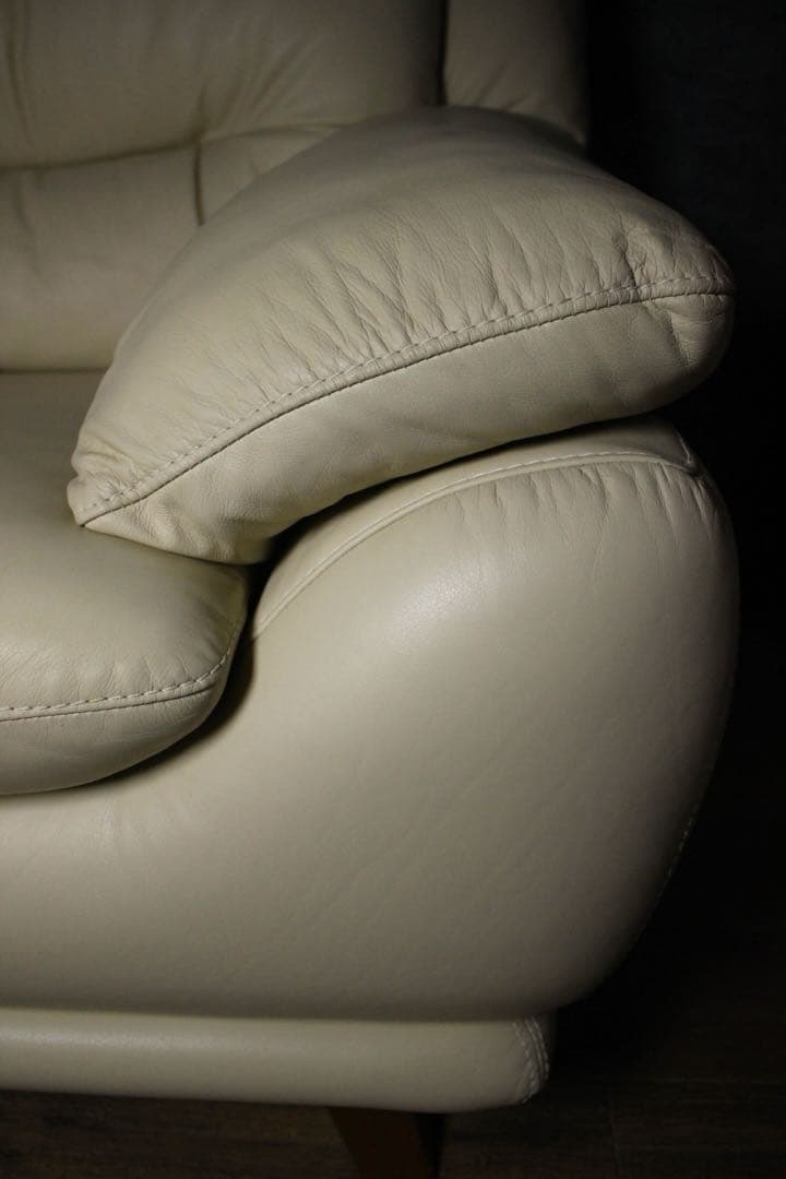 首都圏送無料〜IDC 大塚家具　30万　オースチン　本革ソファ 2人掛け