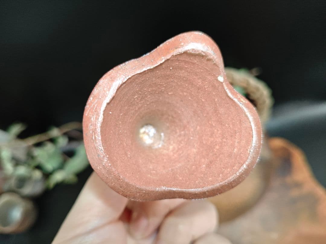 A090備前焼つる付き 飾り壺 花瓶 陶印あり オブジェ 煎茶道具風