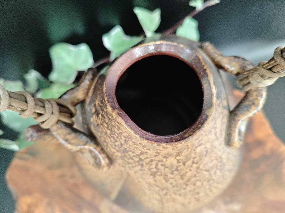 A090備前焼つる付き 飾り壺 花瓶 陶印あり オブジェ 煎茶道具風