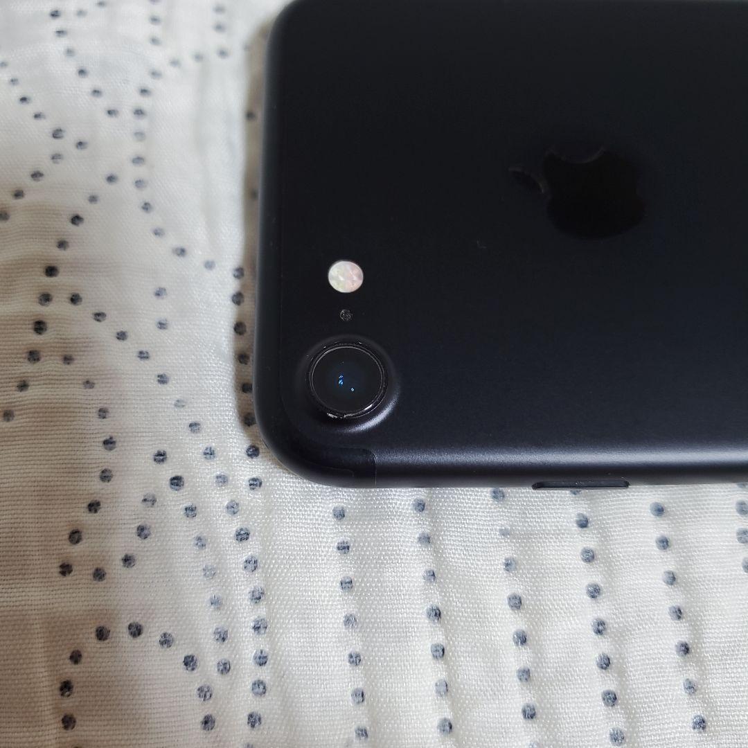 Apple iPhone 7 128GB 黒 本体 【傷少・バッテリー100%】
