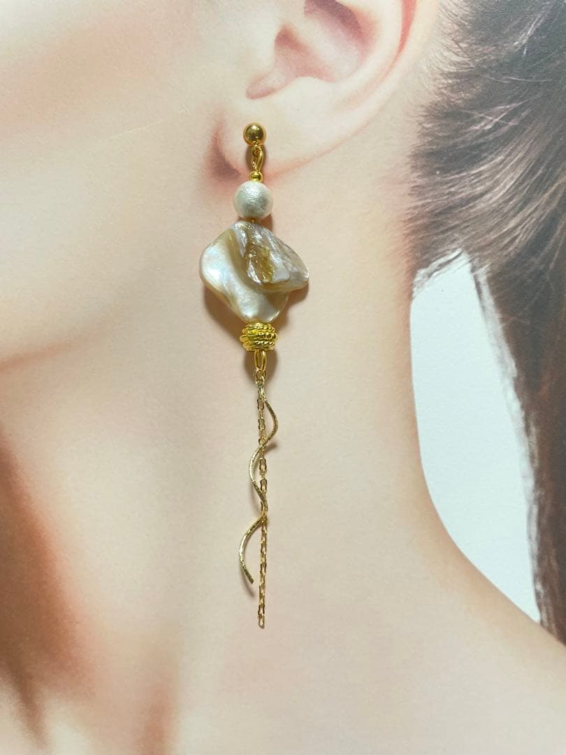 No.1105 シェルビーズ　チェーンピアス　パールピアス　大ぶりイヤリング