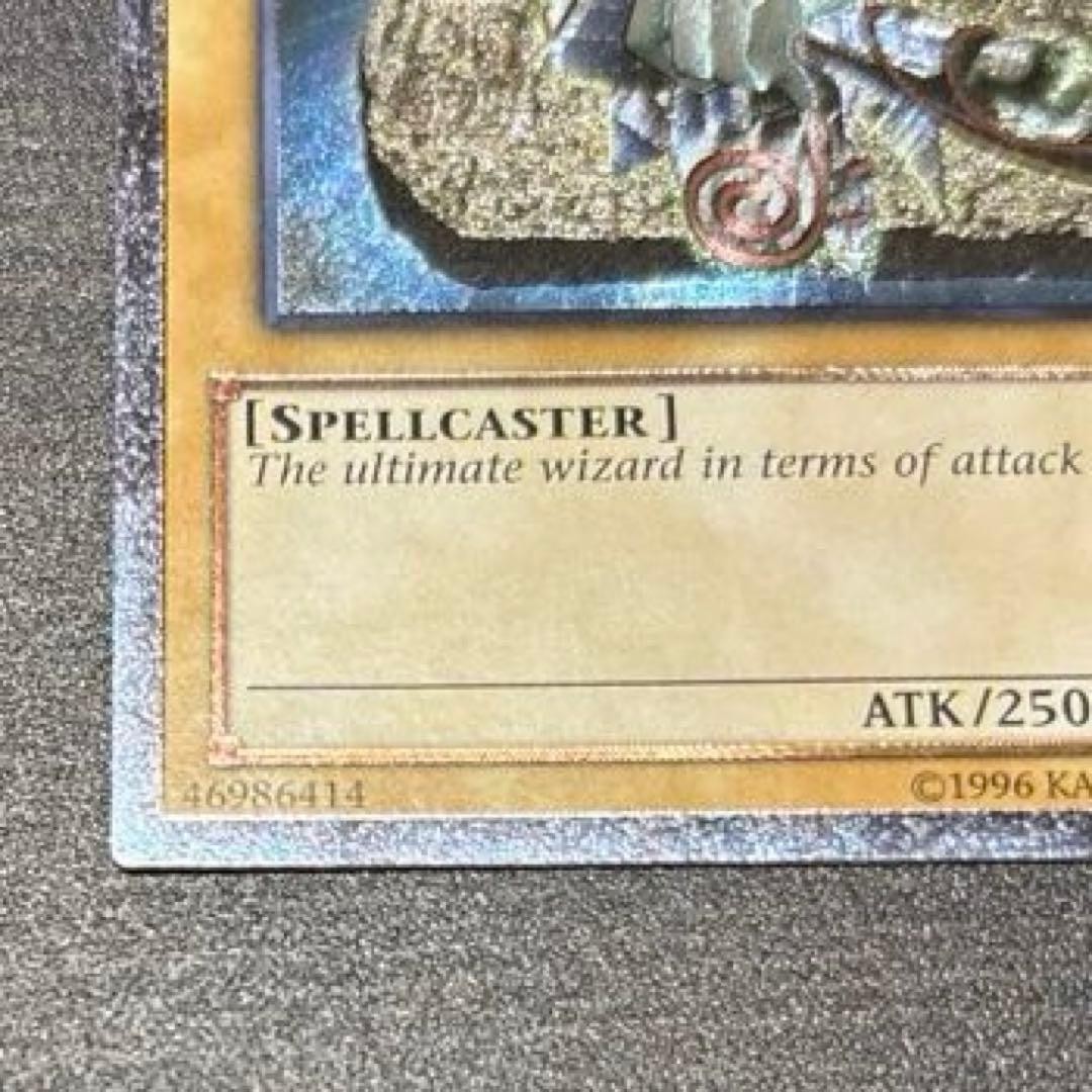 【レリーフ】ブラックマジシャン 遊戯王 英語