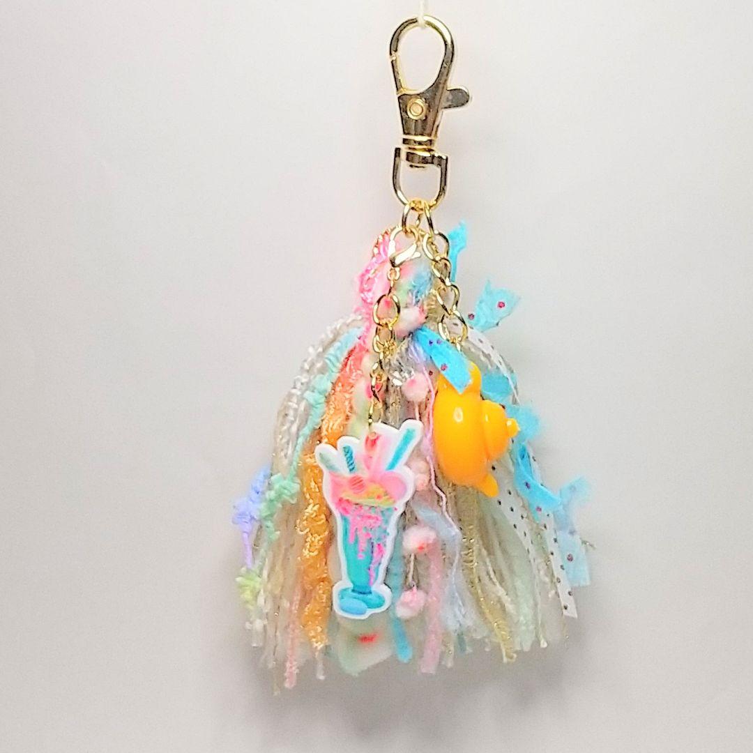 SOLD◆ハンドメイド 引き揃え糸 タッセル チャーム パフェ ゆめかわ