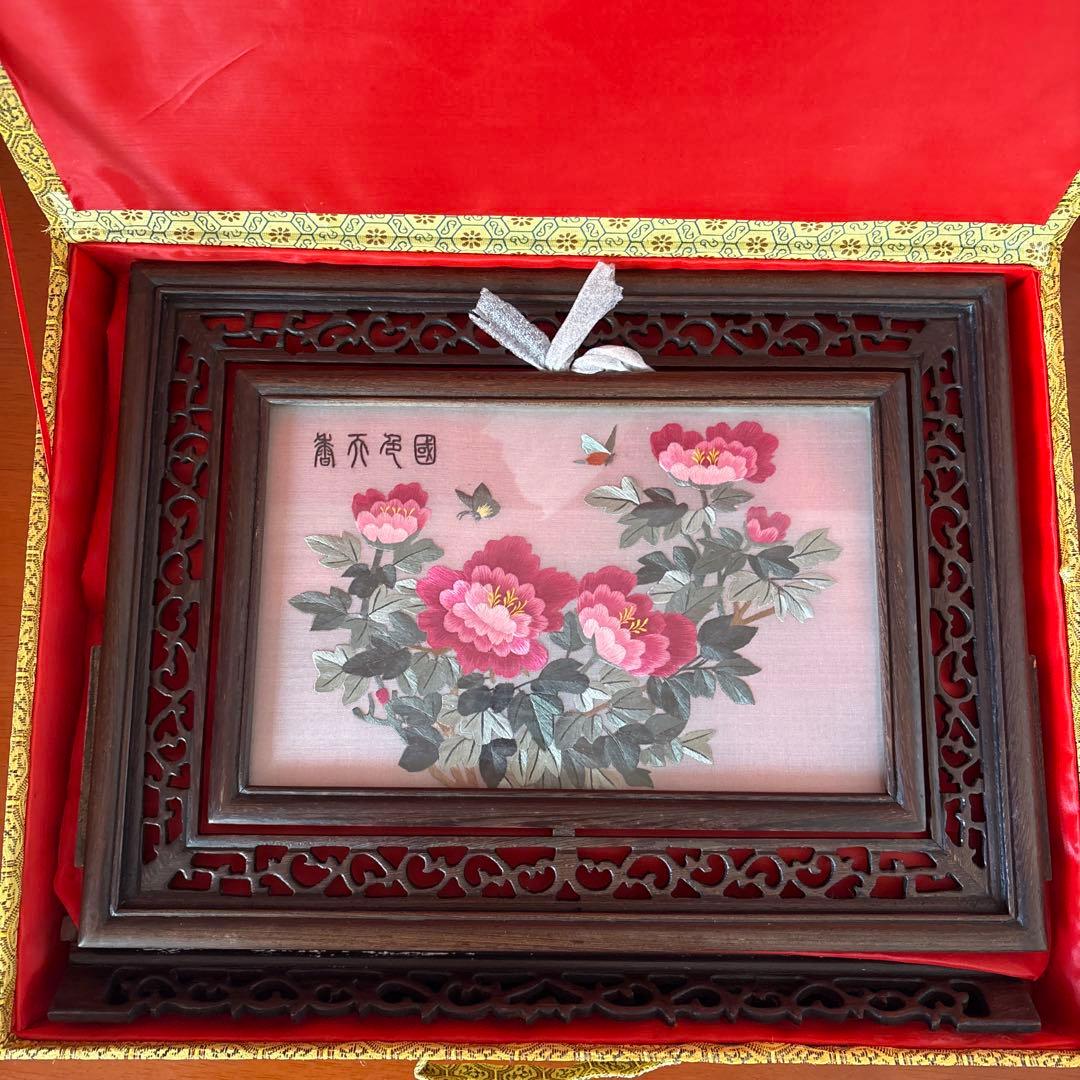 【未使用品】木製　花刺繍フレーム 置物