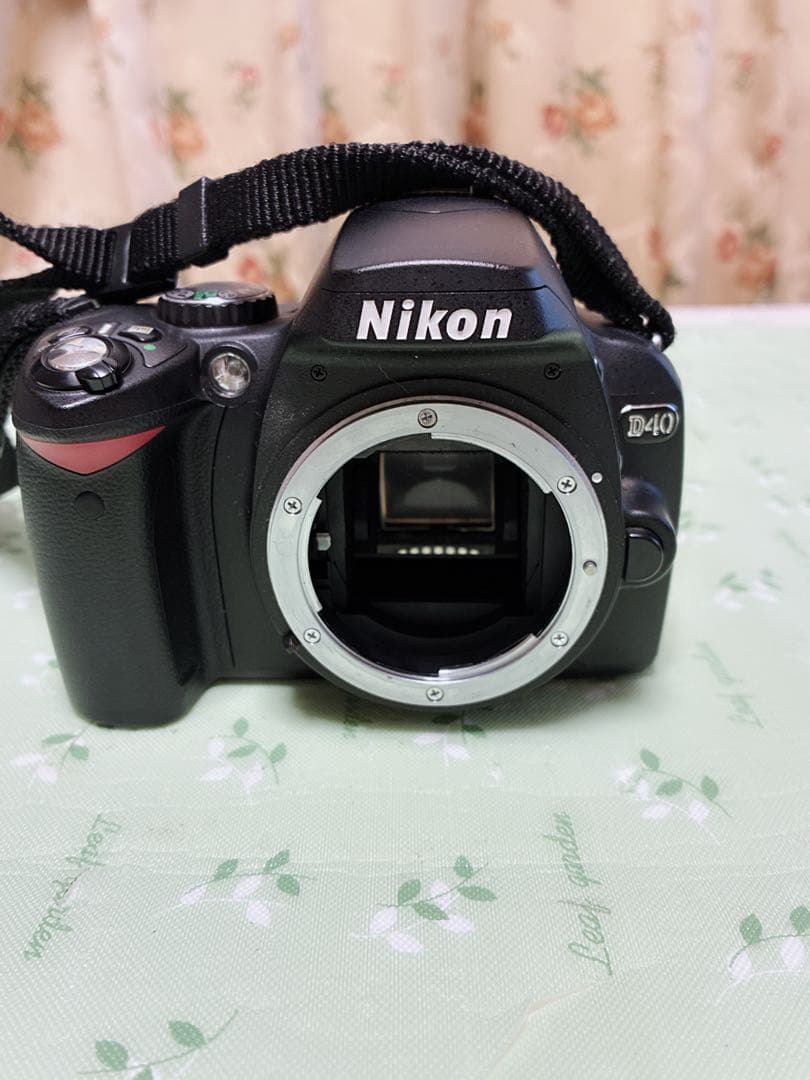 ニコンNikon D40デジタル一眼レフカメラ　レンズAF-S18-55mm